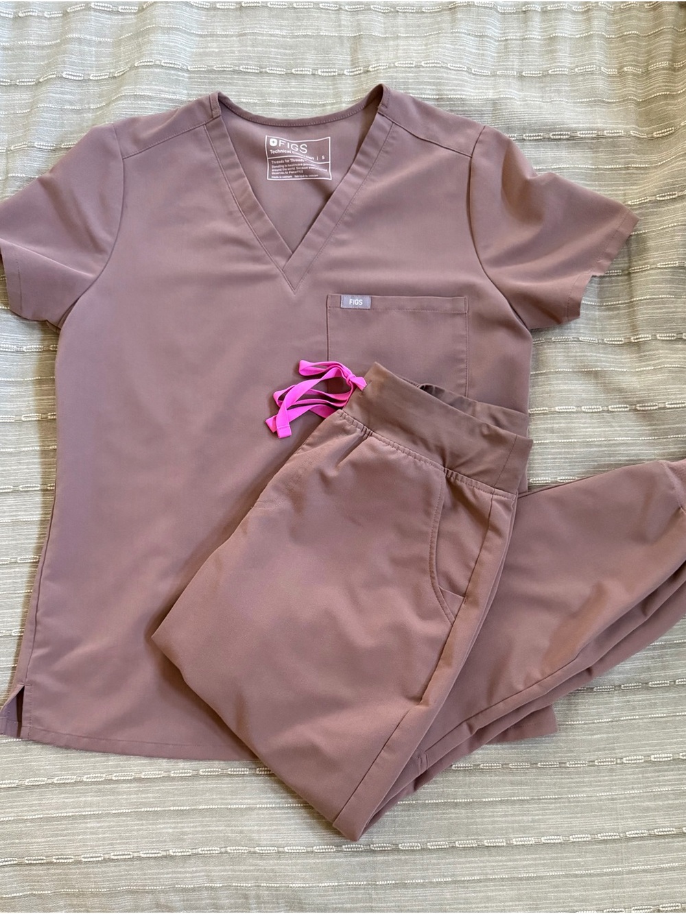 FIGS Women's Smokey Taupe set
